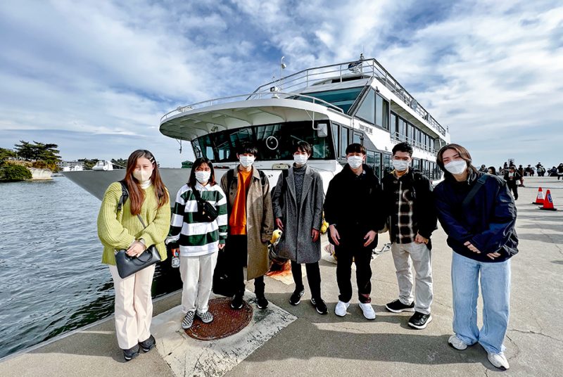 泰松ゼミが石巻専修大と連携し震災後10年の宮城県・女川地域のいまを視察