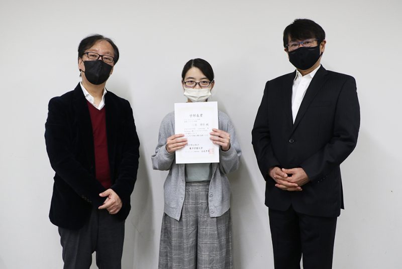 学部長賞を授与（TOEIC® Listening & Reading Test  600点獲得）