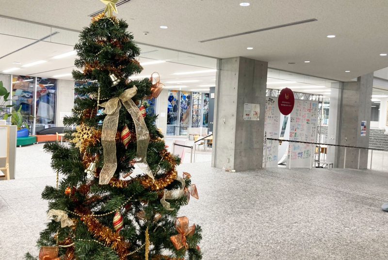 今年も学生会運営部によるクリスマス装飾＆イルミネーションが登場