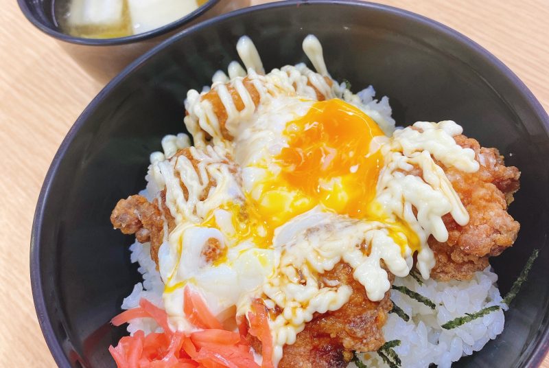 ［WEB］「高校生が選んだ人気の『学食メニュー』10選」に温玉唐揚げ丼がランクイン！