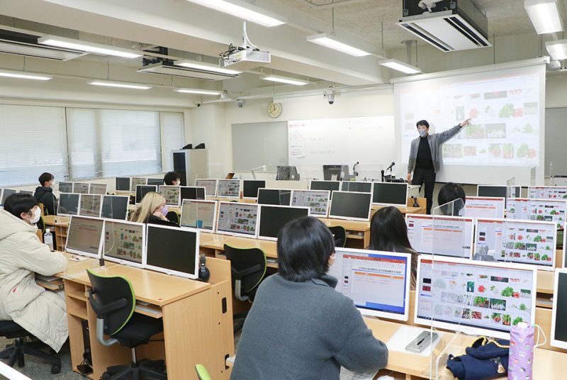 学校教育における「機械翻訳」との関わりを考える。教職課程履修者による勉強会