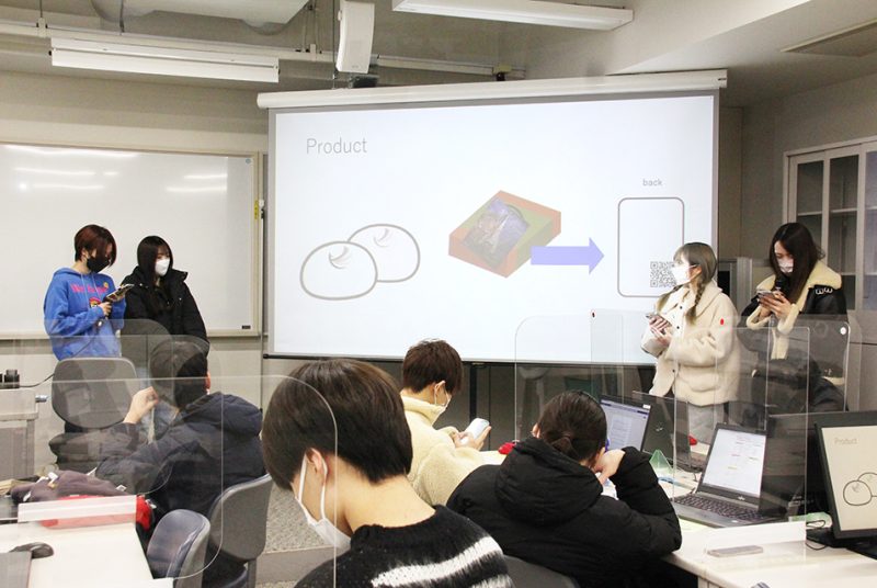 海外協定校をターゲットにした大学PRグッズを提案！現代経営学部2年生が英語でビジネスプレゼン