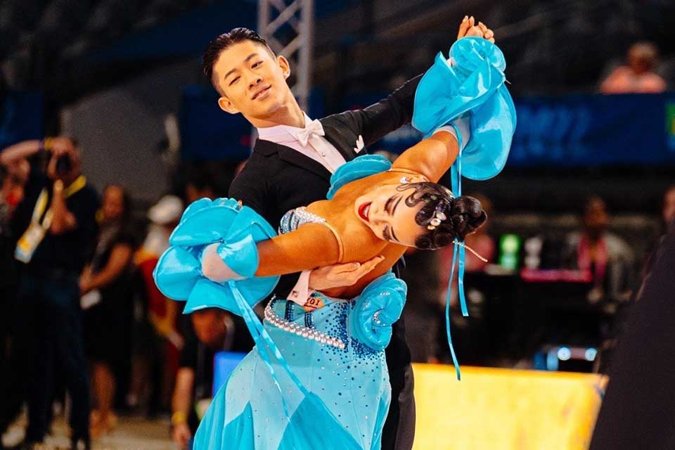 ダンススポーツ日本代表大西咲菜さんに理事長賞を授与