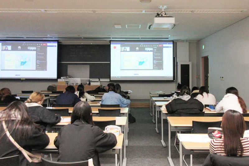 アイヌ民族の伝統と苦境の歴史を学ぶ。「グローバル交流入門」のゲスト講義