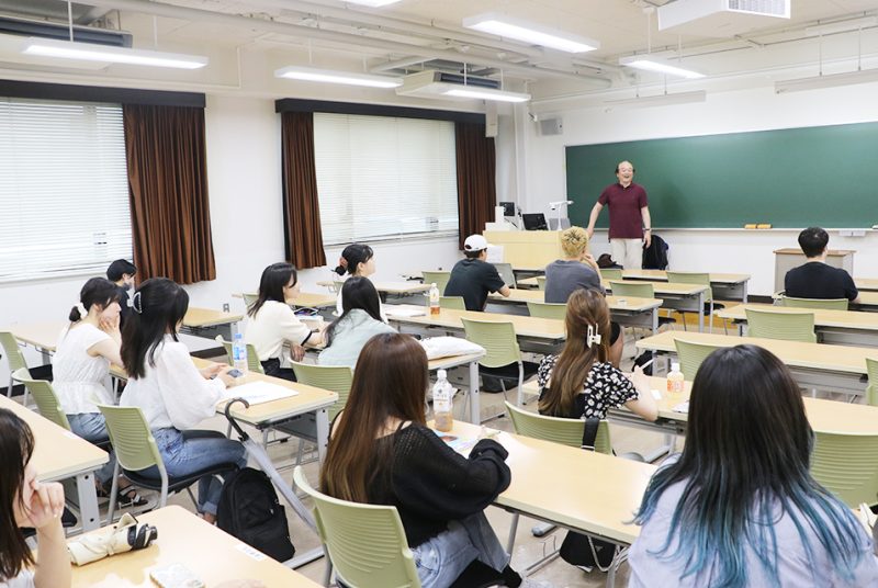 日本語と韓国語は似ている？似ていない？比較言語学の見地から学ぶ依田ゼミのゲスト講義