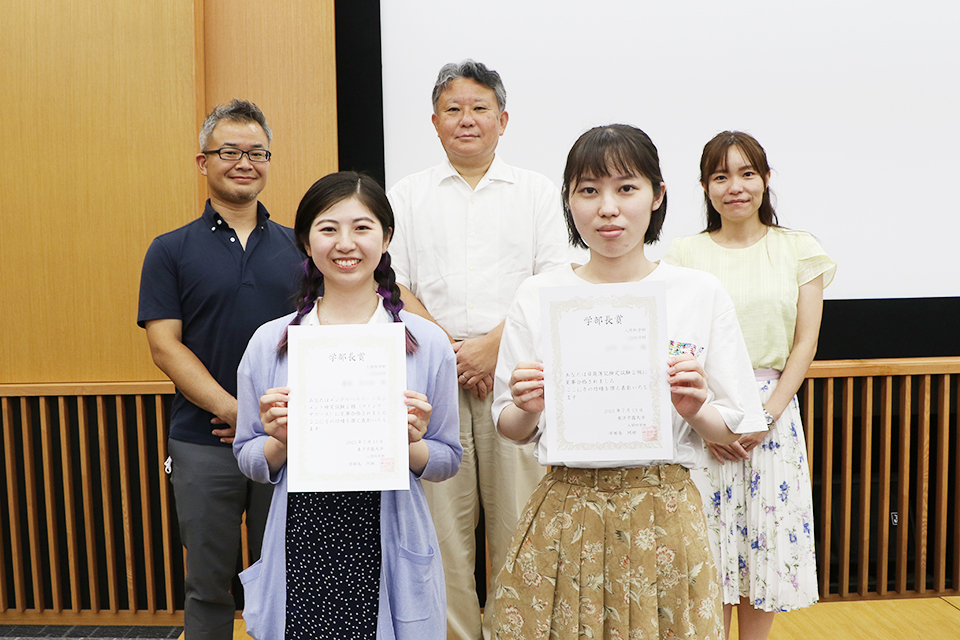 学部長賞を授与（メンタルヘルス・マネジメント検定Ⅱ種、日商簿記検定2級合格）