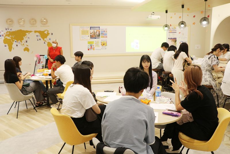 夏期短期留学プログラム（イギリス、韓国、カンボジア）の経験を振り返る「帰国者報告会」