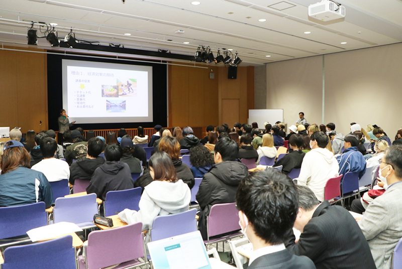 1年生のクラス代表者がSDGsをテーマにプレゼンテーション！　3学部の「プレゼンTOGAKU」全体会を開催