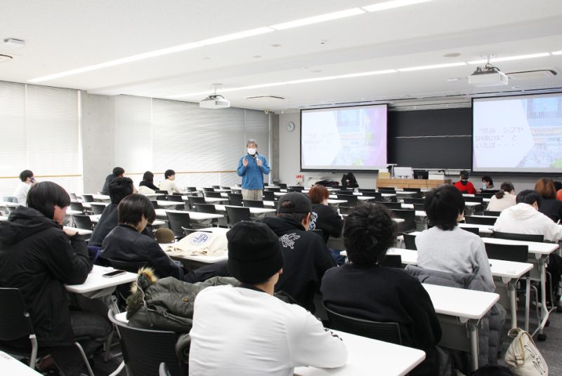 地域住民が支え合うコミュニティの重要性とは。人間科学部「地域ではたらく」のゲスト講義