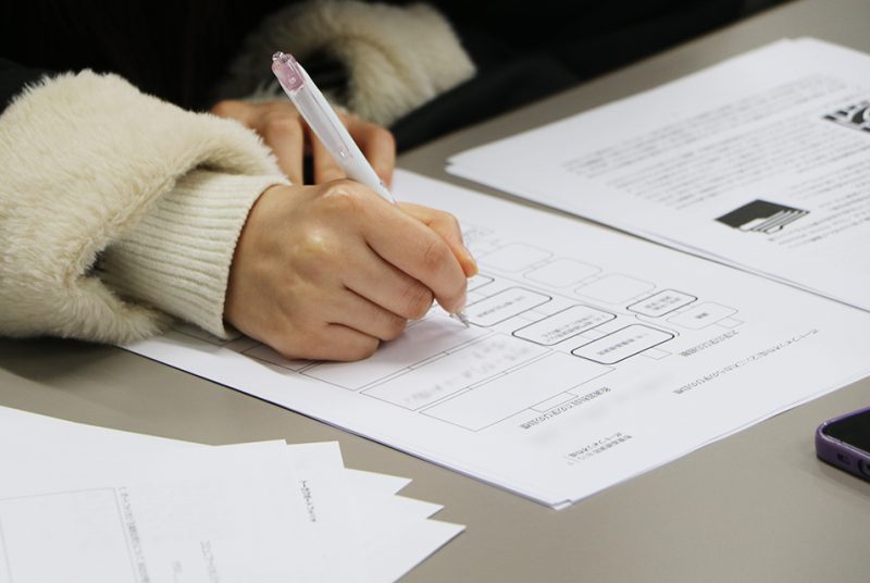 4年間の学びや経験を「見える化」。教養基礎演習Bで「ポートフォリオ」について学ぶ