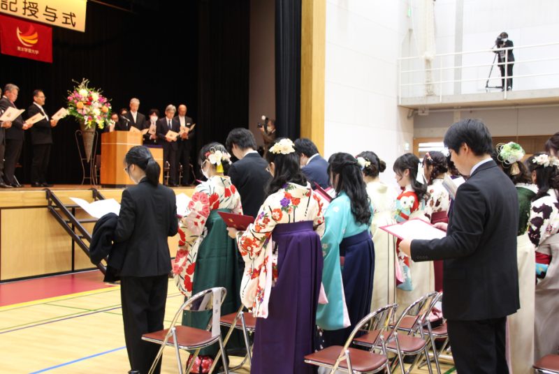 激動の大学生活を超え、新たな門出を祝う1日。2023年度卒業式を挙行