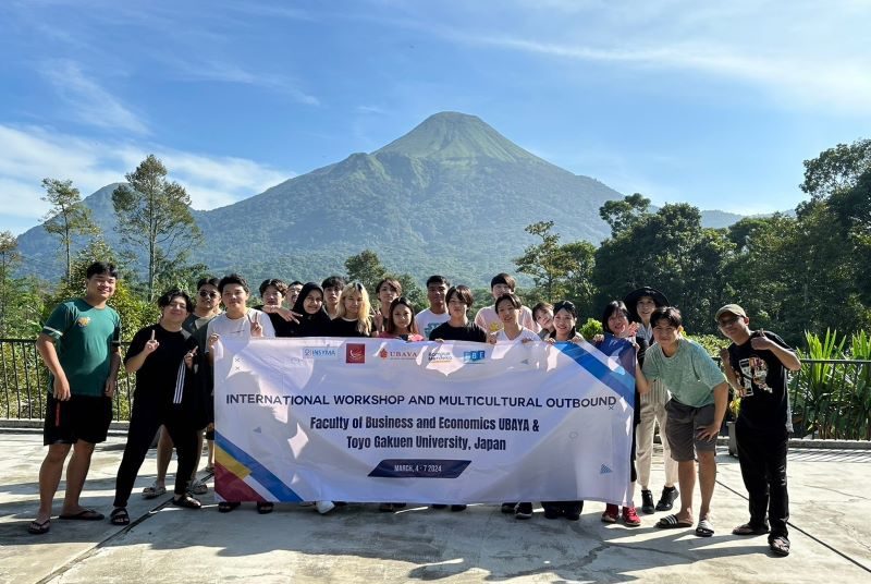隈本ゼミ、インドネシアでスラバヤ大学との国際ビジネスワークショップを開催