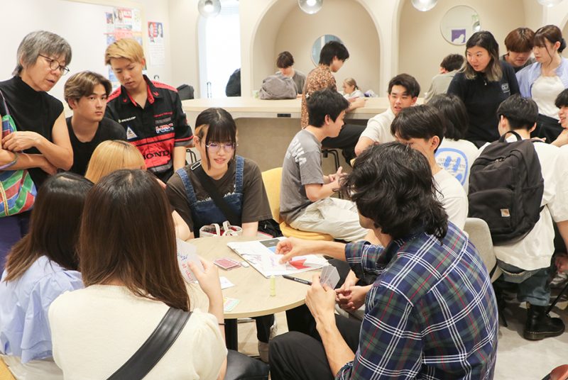 学生たちが企画・制作した英語ゲームの反応は？Lounge Event報告