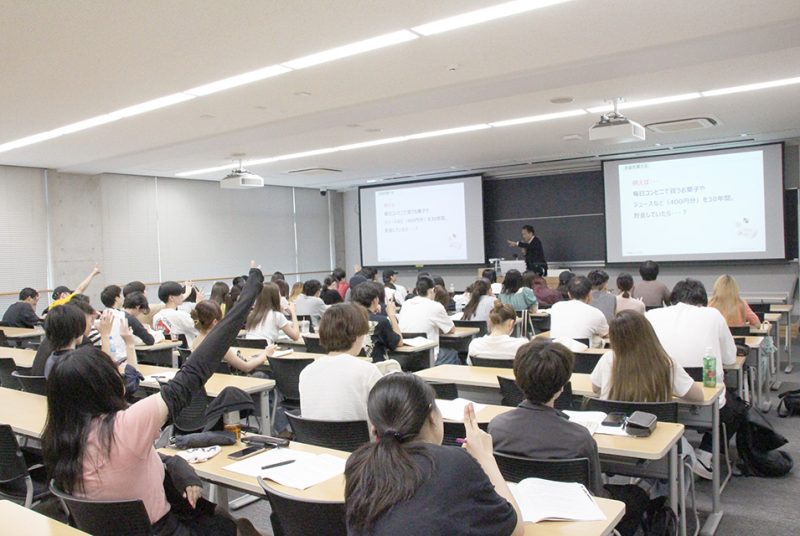 3年次全学部対象。みずほ証券株式会社による特別授業「就職活動に役立つ金融講座」実施