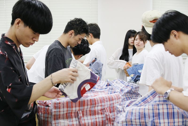 「人間社会演習」で産官学連携「こども服の譲渡会」を9/5に開催。8月に行われた事前学習の模様