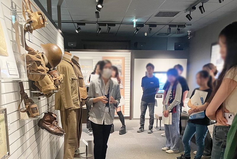 日本人の被災体験から学ぶ戦争と平和。「平和記念展示資料館」学外研修
