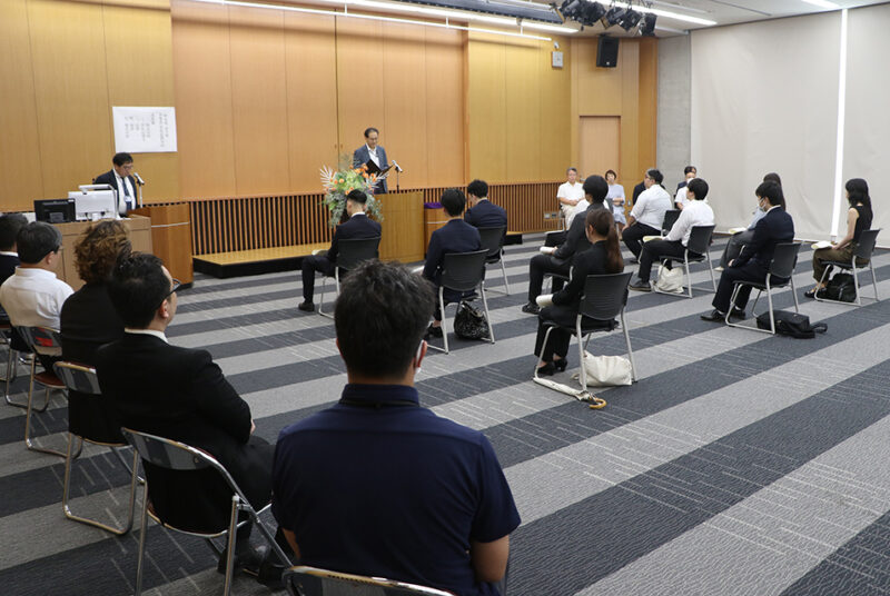 秋晴れの門出！2024年度春学期卒業式・学位記授与式および秋学期入学式を挙行
