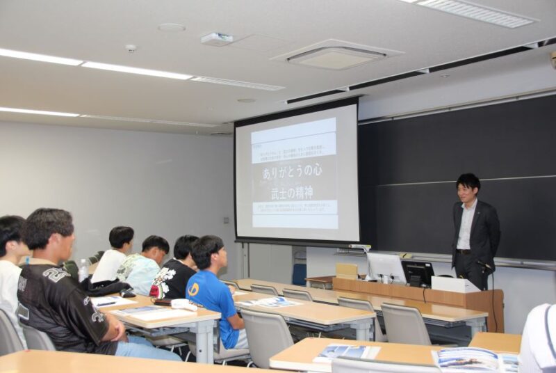 「スポーツマネジメントゼミ」でALSOKの業務とスポーツ支援事業の講義を実施