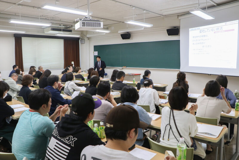 大学と保護者の皆さまをつなげる年に1回のイベント。「家族会」報告