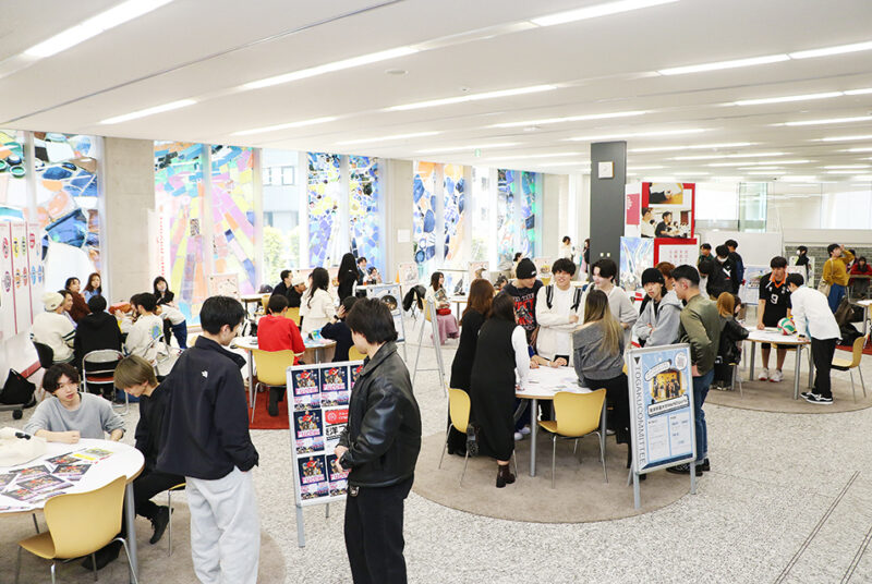 1年生にクラブ・サークルを紹介＆人力舎芸人も登場！学生会主催の新入生歓迎イベント