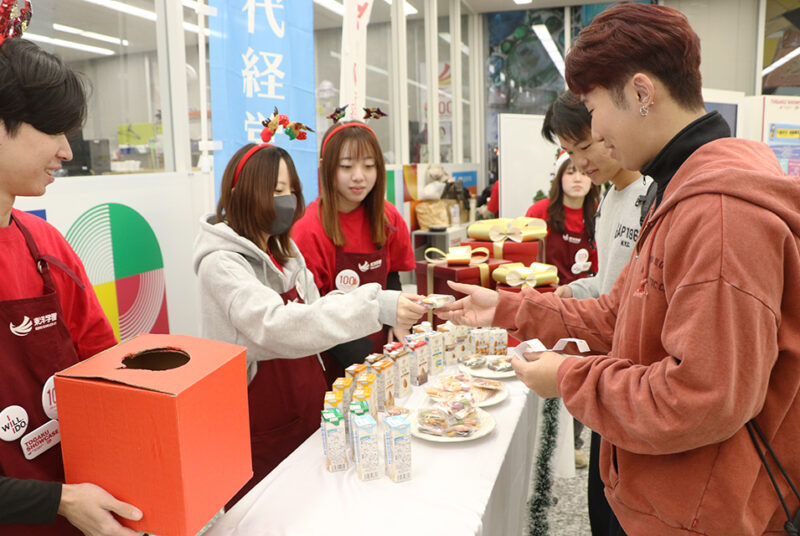 ［TOGAKU SHOWCASE］夏フェスの熱気を再び！八塩ゼミの“Hot LOCK! Happy”カフェ