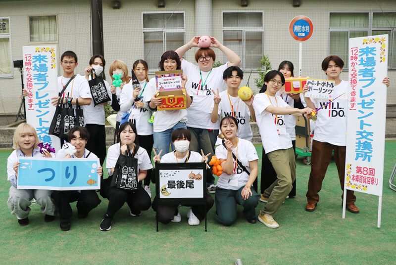 学生スタッフが「本郷百貨店祭り」でボランティア。卒業生や田蔵ゼミ生も参加し地域の方々と交流