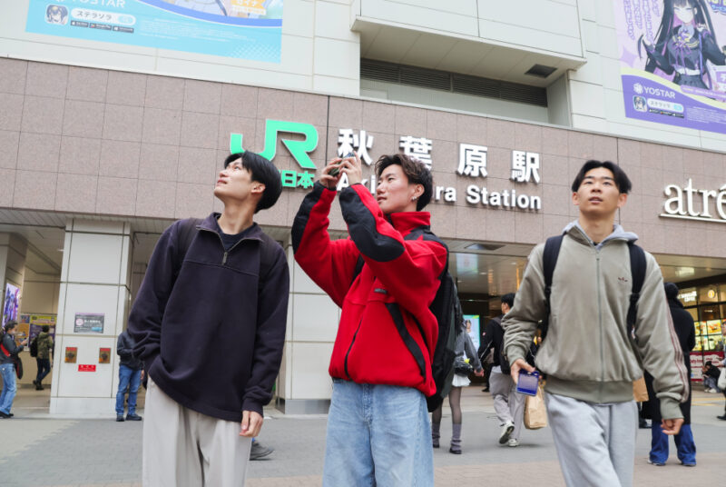 3ゼミ合同、広告をテーマに秋葉原の「ことば」を読み解く