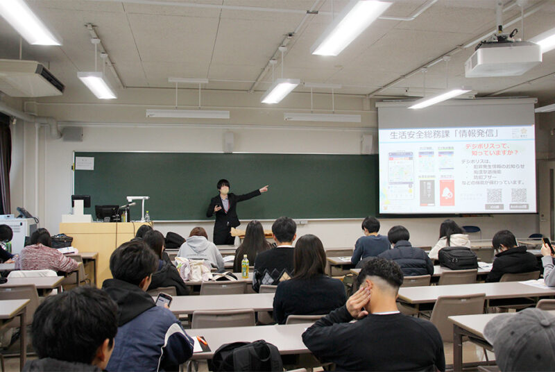 警視庁職員が語る「地域に密着した安全」の現場とやりがい。「地域ではたらく」ゲスト講義