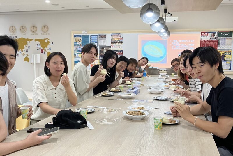 こねて蒸して味わう！手作りまんじゅう大会で中国文化を体験