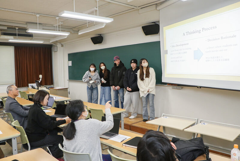 大学図書館の新たな可能性を英語でプレゼン。「ビジネスケース研究VI（英語）」