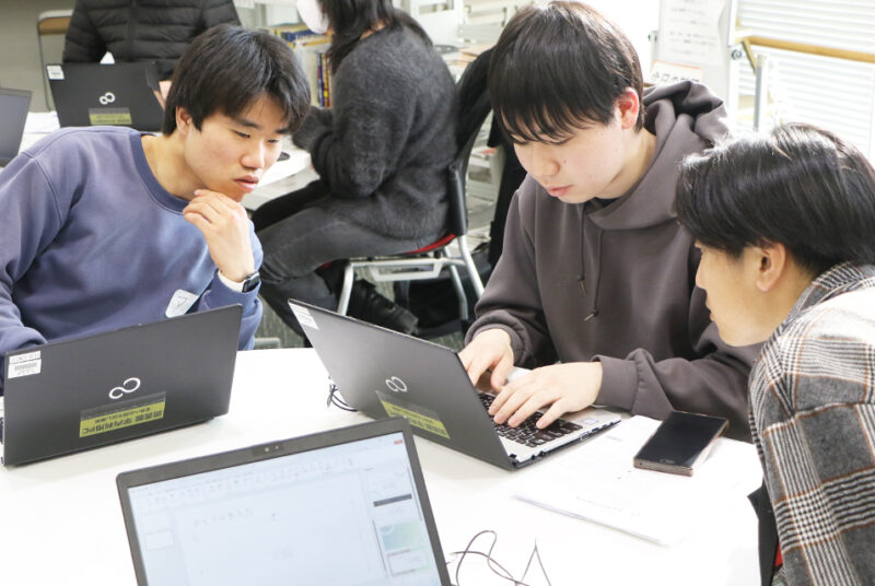 死刑制度、性的搾取などのテーマを巡り人間を多角的に考える。「人間科学総合講座」