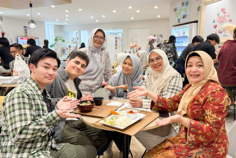 インドネシアの大学教員団が授業やLounge Timeを視察！今後の協力関係構築へ