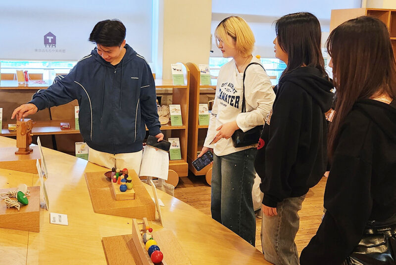 東京おもちゃ美術館を見学！「おもちゃ」をテーマに子どもの発達を探求する福田ゼミのPBL