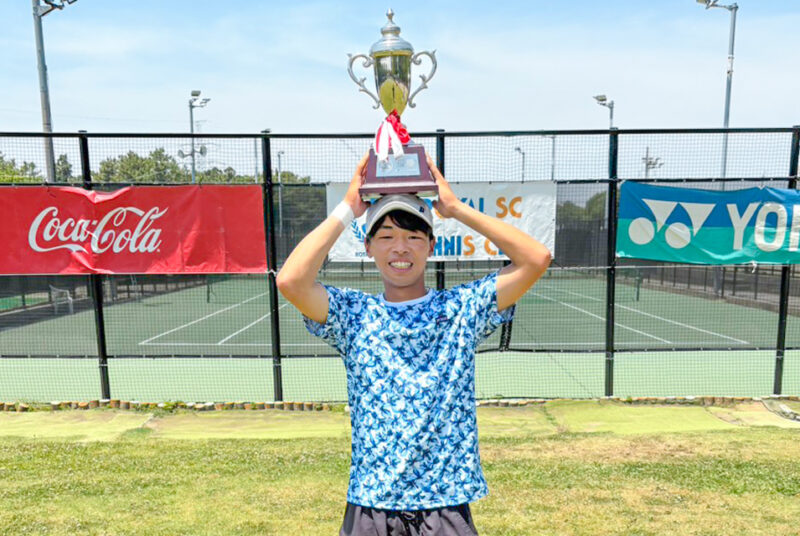 テニス部の清水選手が初タイトル！第63回ロイヤルSCカップ男子シングルス優勝